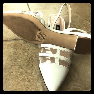 Super cute pointed white flats for summer!